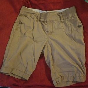 Old Navy Bermuda beige shorts